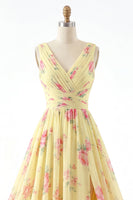 Laden Sie das Bild in den Galerie-Viewer, V-Ausschnitt Gerafft A Linie Buttergelb Blumen Ballkleid mit Schlitz