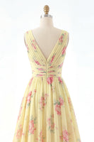 Laden Sie das Bild in den Galerie-Viewer, V-Ausschnitt Gerafft A Linie Buttergelb Blumen Ballkleid mit Schlitz