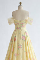 Laden Sie das Bild in den Galerie-Viewer, Rüschen A Linie Buttergelb Blumen Perlenstickerei Ballkleid mit Schlitz