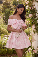 Laden Sie das Bild in den Galerie-Viewer, Rosa A Linie Kurz Blumen Schulterfrei Hochzeitskleid für Gäste mit Schleife