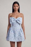 Laden Sie das Bild in den Galerie-Viewer, Trägerlos Blau A Linie Kurz Blumen Hochzeitskleid für Gäste mit Schleife