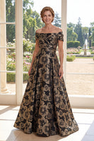 Laden Sie das Bild in den Galerie-Viewer, A Linie Lang Gerafft Schwarz Blumen Schulterfrei Kleid für die Mutter der Braut