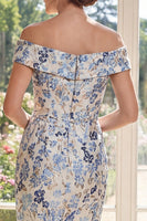 Laden Sie das Bild in den Galerie-Viewer, Körperbetont Stäubiges Blau Blumen Midi Schulterfrei Kleid für die Mutter der Braut