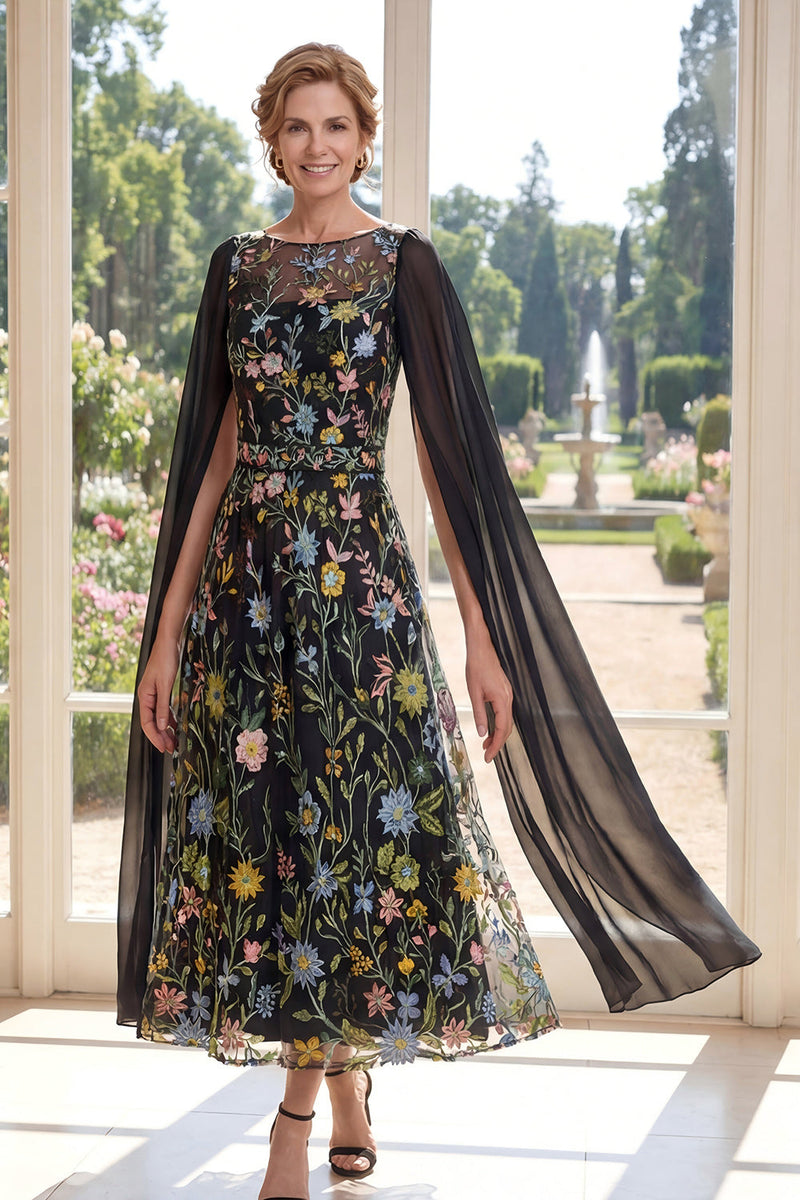 Laden Sie das Bild in den Galerie-Viewer, Bootsausschnitt Schwarz Blumen A Linie Lang Kleid für die Mutter der Braut mit Cape