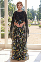 Laden Sie das Bild in den Galerie-Viewer, Rüschen A Linie Lang Bootsausschnitt Schwarz Blumen Kleid für die Mutter der Braut mit Cape