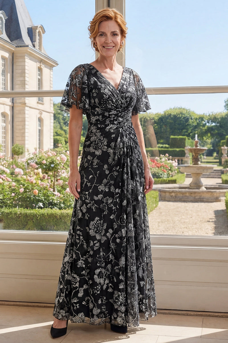 Laden Sie das Bild in den Galerie-Viewer, Flügelärmel V-Ausschnitt Gerafft Schwarz Blumen A Linie Lang Kleid für die Mutter der Braut