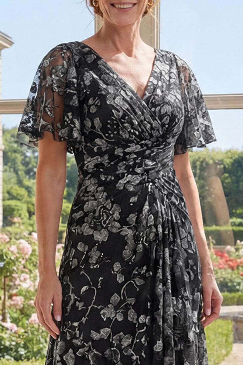 Laden Sie das Bild in den Galerie-Viewer, Flügelärmel V-Ausschnitt Gerafft Schwarz Blumen A Linie Lang Kleid für die Mutter der Braut