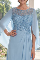 Laden Sie das Bild in den Galerie-Viewer, Strahlendes Hellblau Bootsausschnitt A Linie Lang Perlenverziert Kleid für die Mutter der Braut mit Cape