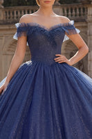 Laden Sie das Bild in den Galerie-Viewer, Glitzer Schulterfrei Prinzessin Lang Marine Quinceañera Kleid mit Rüschen