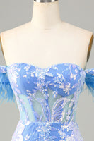 Laden Sie das Bild in den Galerie-Viewer, Wunderschöne schulterfreie Scheide Blaues kurzes Cocktailkleid mit Feder