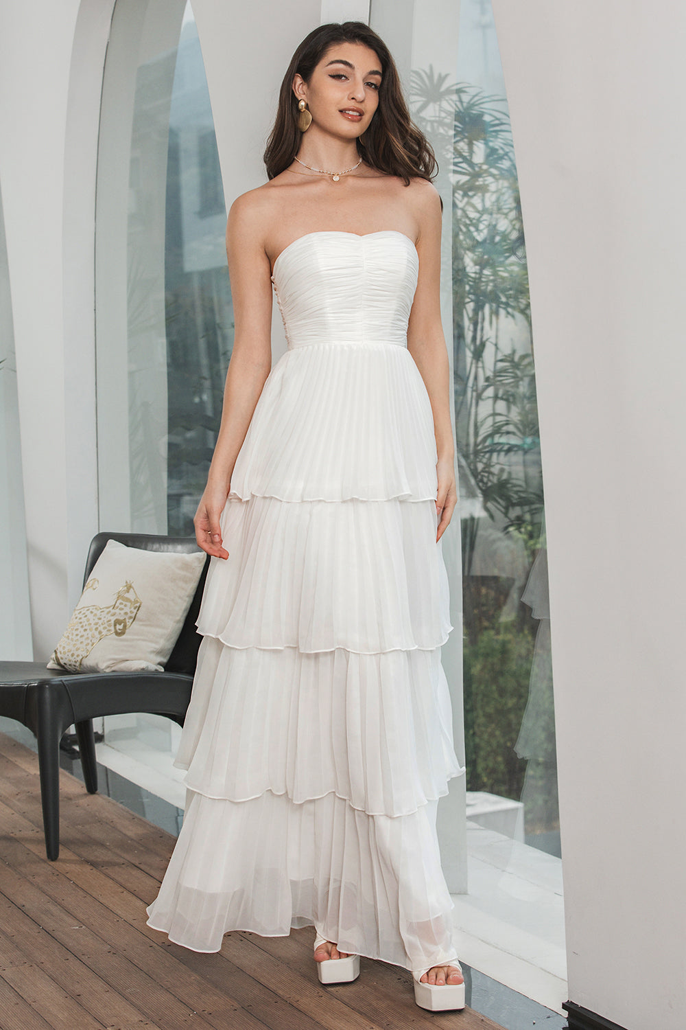 Einfaches weißes Plissiertes Gestuftes Hochzeitsfeierkleid
