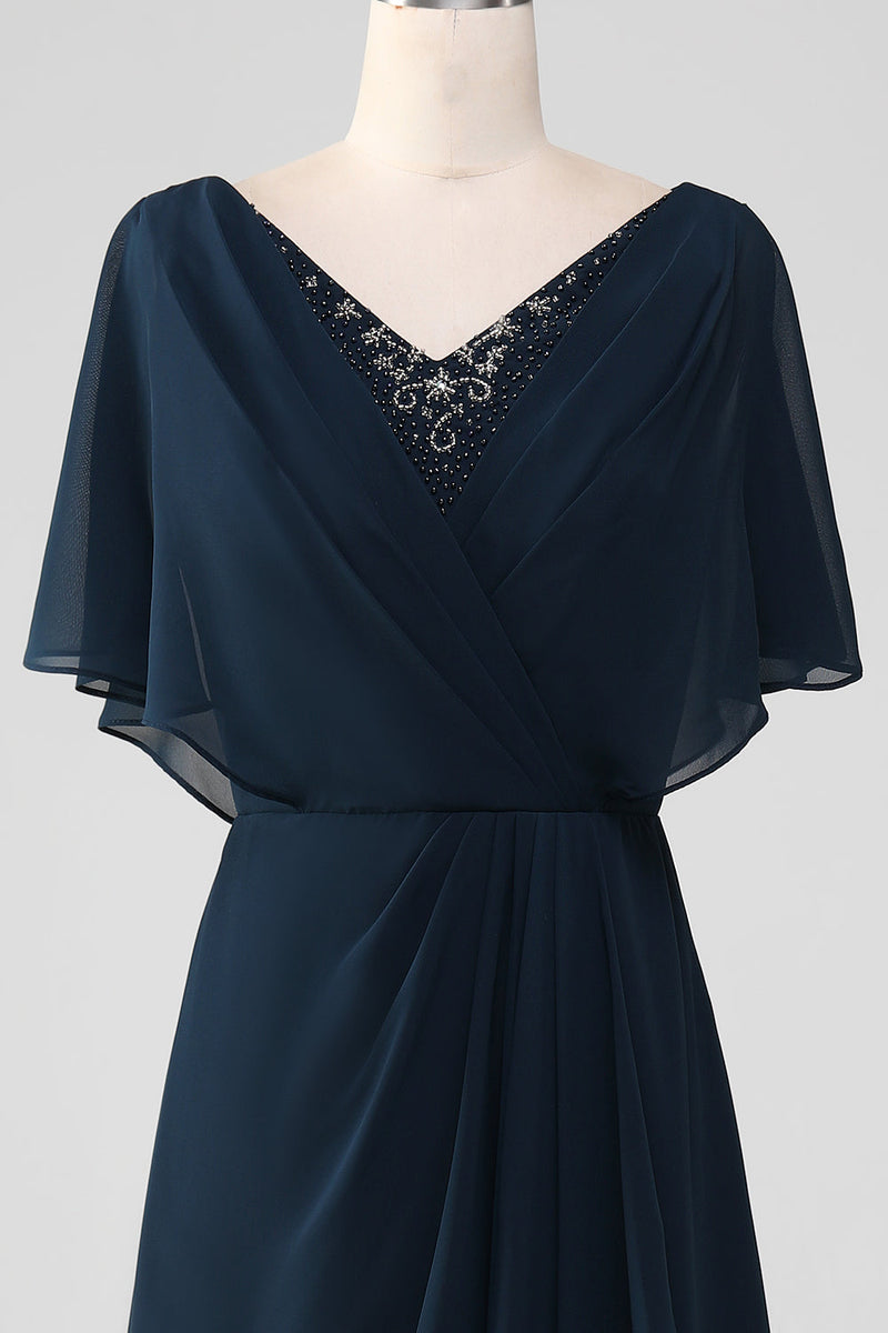 Laden Sie das Bild in den Galerie-Viewer, Marineblaues A-Linien-Kleid mit V-Ausschnitt und asymmetrischen Pailletten Mutter der Braut mit Perlen