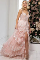 Laden Sie das Bild in den Galerie-Viewer, Lila Schulterfreies Gestuftes Ballkleid mit Schlitz