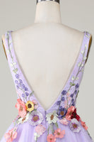 Laden Sie das Bild in den Galerie-Viewer, Ein lilafarbenes Cocktailkleid mit tiefem V-Ausschnitt und offenem Rücken und 3D-Blumen