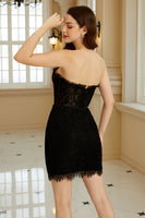 Laden Sie das Bild in den Galerie-Viewer, Trendiges trägerloses schwarzes Korsett Cocktailkleid mit Perlen