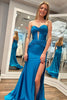 Laden Sie das Bild in den Galerie-Viewer, Glitzernd Fuchsia  Meerjungfrau Korsett Satin Lange Abendkleid mit Schlitz