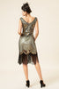 Laden Sie das Bild in den Galerie-Viewer, Goldfarbenes Fransen-Pailletten-Flapper-Kleid aus den 1920er Jahren