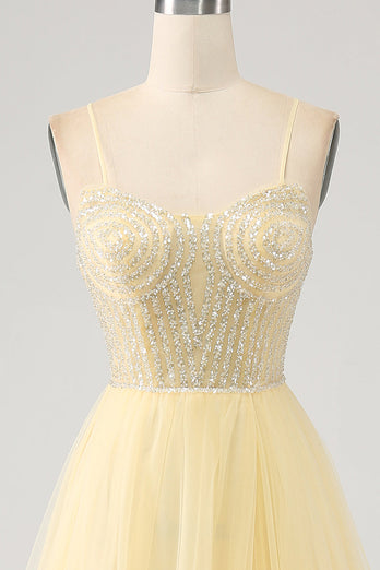 Hellgelbes Tüll Ballkleid mit Perlen und Schlitz