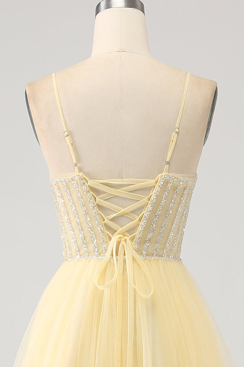 Laden Sie das Bild in den Galerie-Viewer, Hellgelbes Tüll Ballkleid mit Perlen und Schlitz