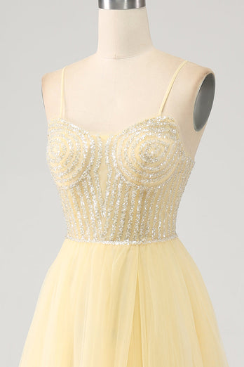 Hellgelbes Tüll Ballkleid mit Perlen und Schlitz