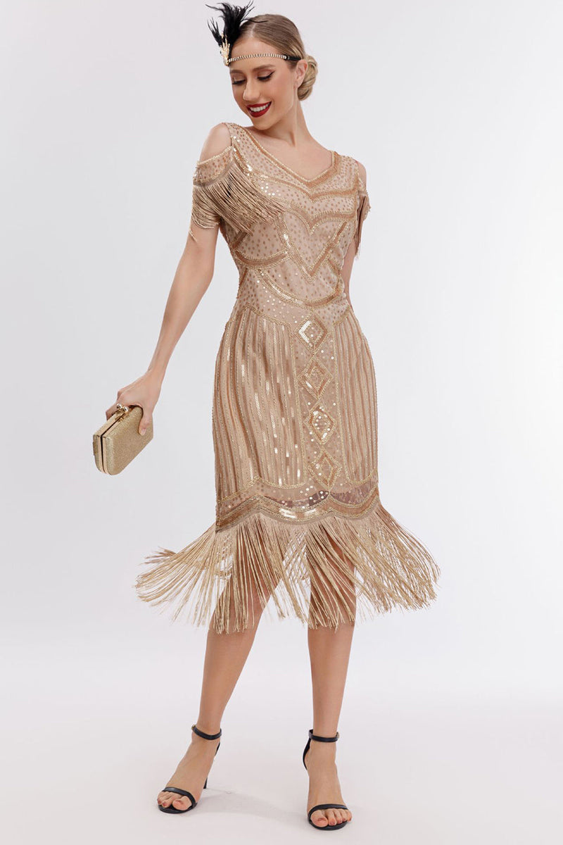 Laden Sie das Bild in den Galerie-Viewer, Champagnerfarbenes Cold-Shoulder-Fransen-Gatsby-Kleid aus den 1920er Jahren mit 20er-Jahre-Accessoires