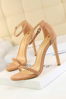 Laden Sie das Bild in den Galerie-Viewer, Apricot Strappy Stiletto Heels