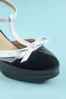 Laden Sie das Bild in den Galerie-Viewer, Vintage rote T-Strap Fersen