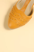 Laden Sie das Bild in den Galerie-Viewer, Spitze Absätze aus schwarzem Leder